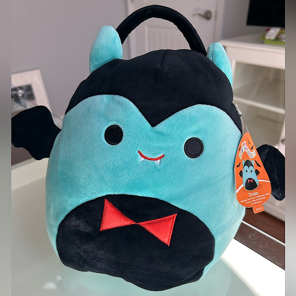Squishmallows Drake The Vampire Treat bag NWT 2023